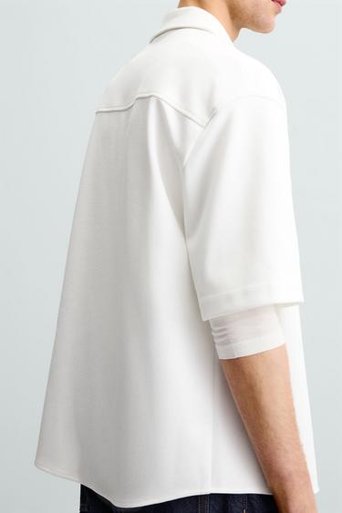 جاكيت قميصي مريح - أبيض مكسور الخاص بـ Zara