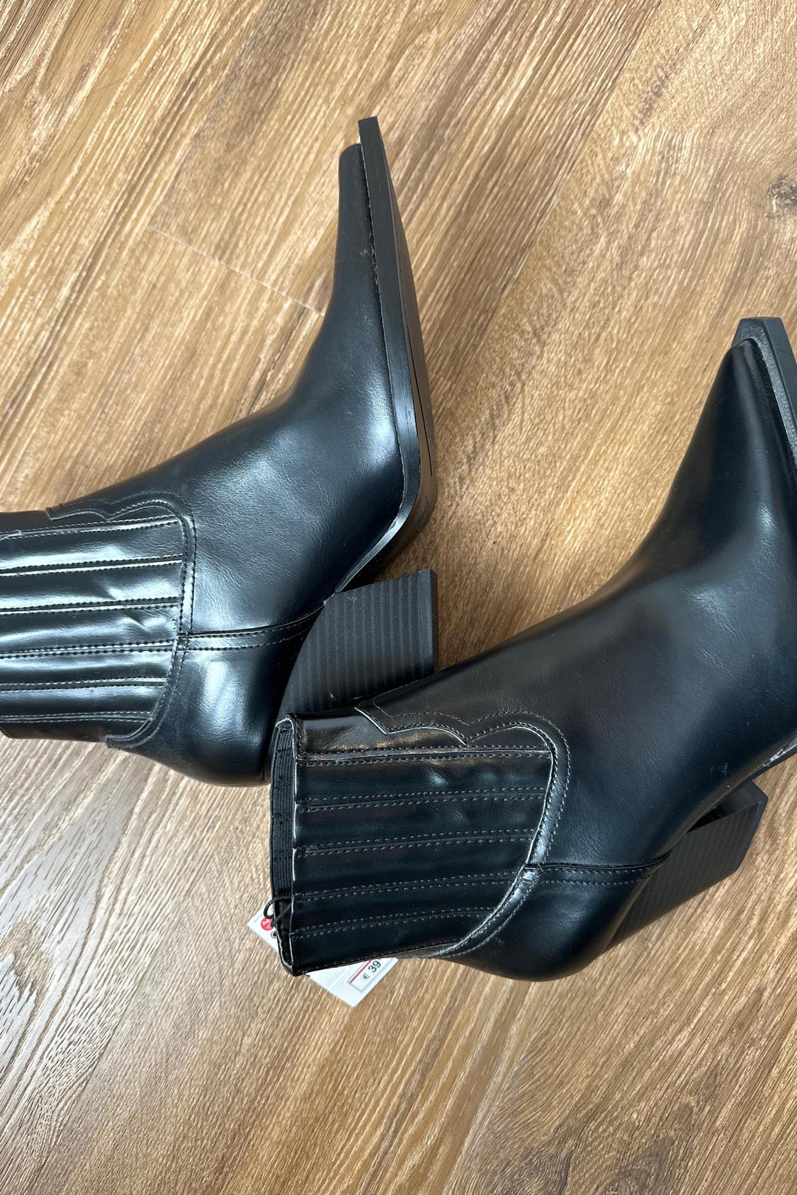 COWBOY-STYLE ANKLE BOOTS