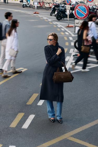 SAC EN CUIR AVEC DEUX ANSES - Marron de Zara