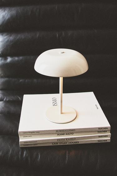 MONOCHROMATICKÁ DOTYKOVÁ STOLNÁ LAMPA - krémová zn. Zara