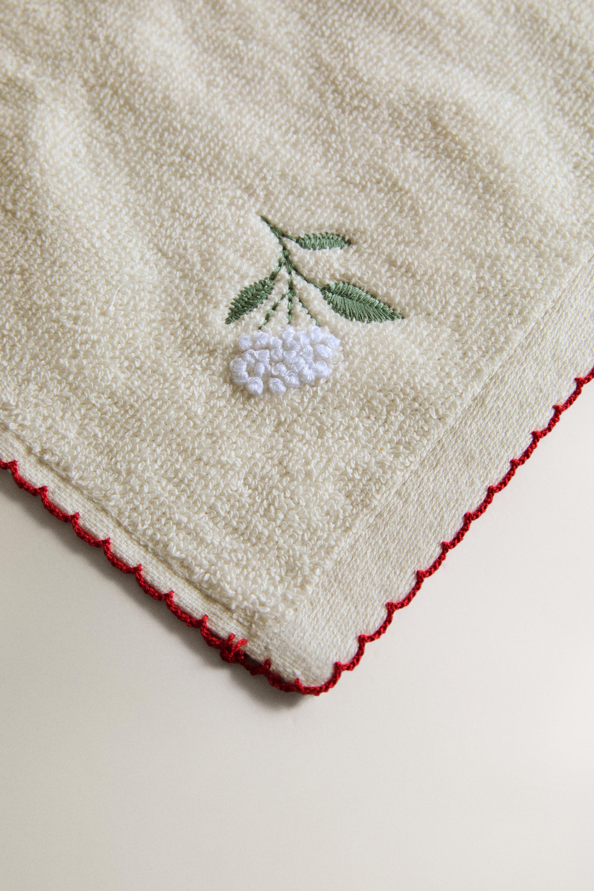 FLORAL EMBROIDERED BATH TOWEL