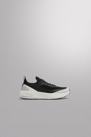 RUNNING TRAINERS - Black by Zara