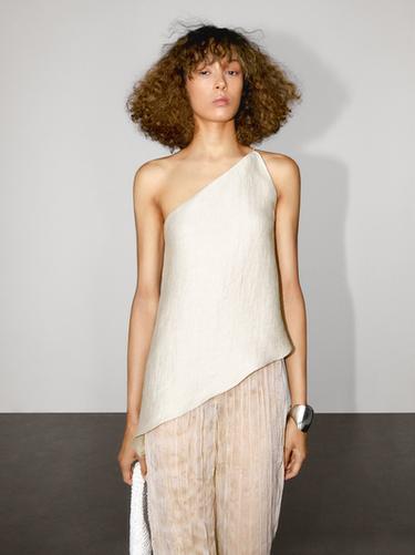 Top asimétrico ligero mezcla lino - Beige de Zara