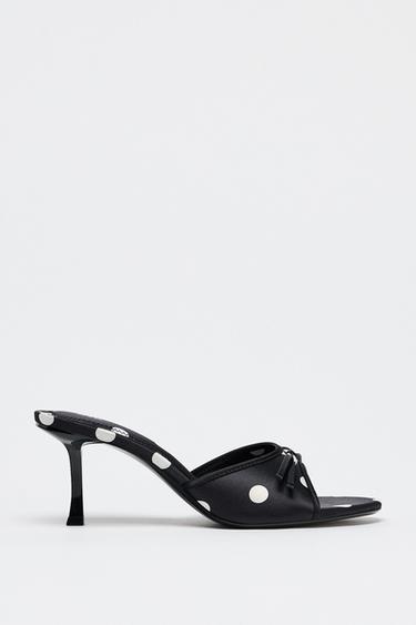 POLKAPRIKKEDE SANDALER MED SATINEFFEKT - Sort fra Zara