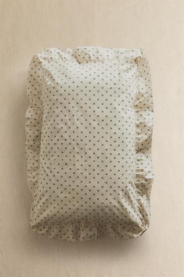 CHILDREN'S RUFFLED FLORAL PRINT PILLOWCASE - Ecru by Zara