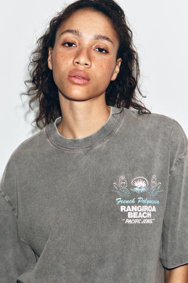 CAMISETA EFECTO LAVADO TEXTO - Gris antracita de Zara