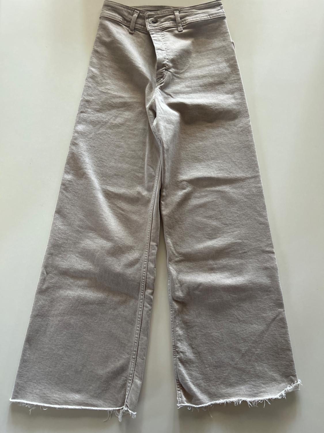 Light grey wide-leg denim trousers with frayed hem, placed on a white background.