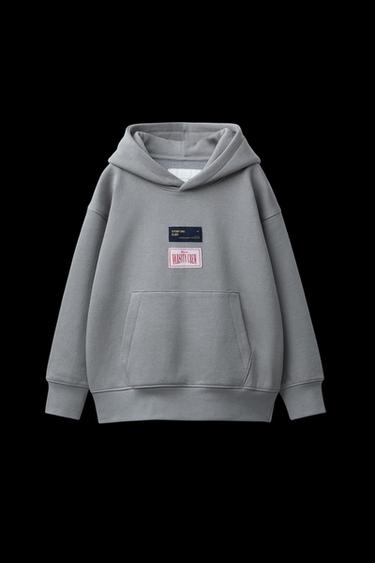 JOGGING-SWEATSHIRT VARSITY MIT ETIKETTEN - Grau / Rostbraun von Zara - Bild 0