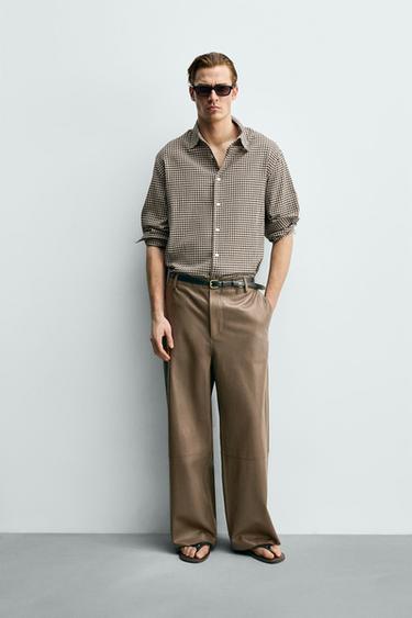 מכנסי עור בגזרת BALLOON FIT - בז' של Zara