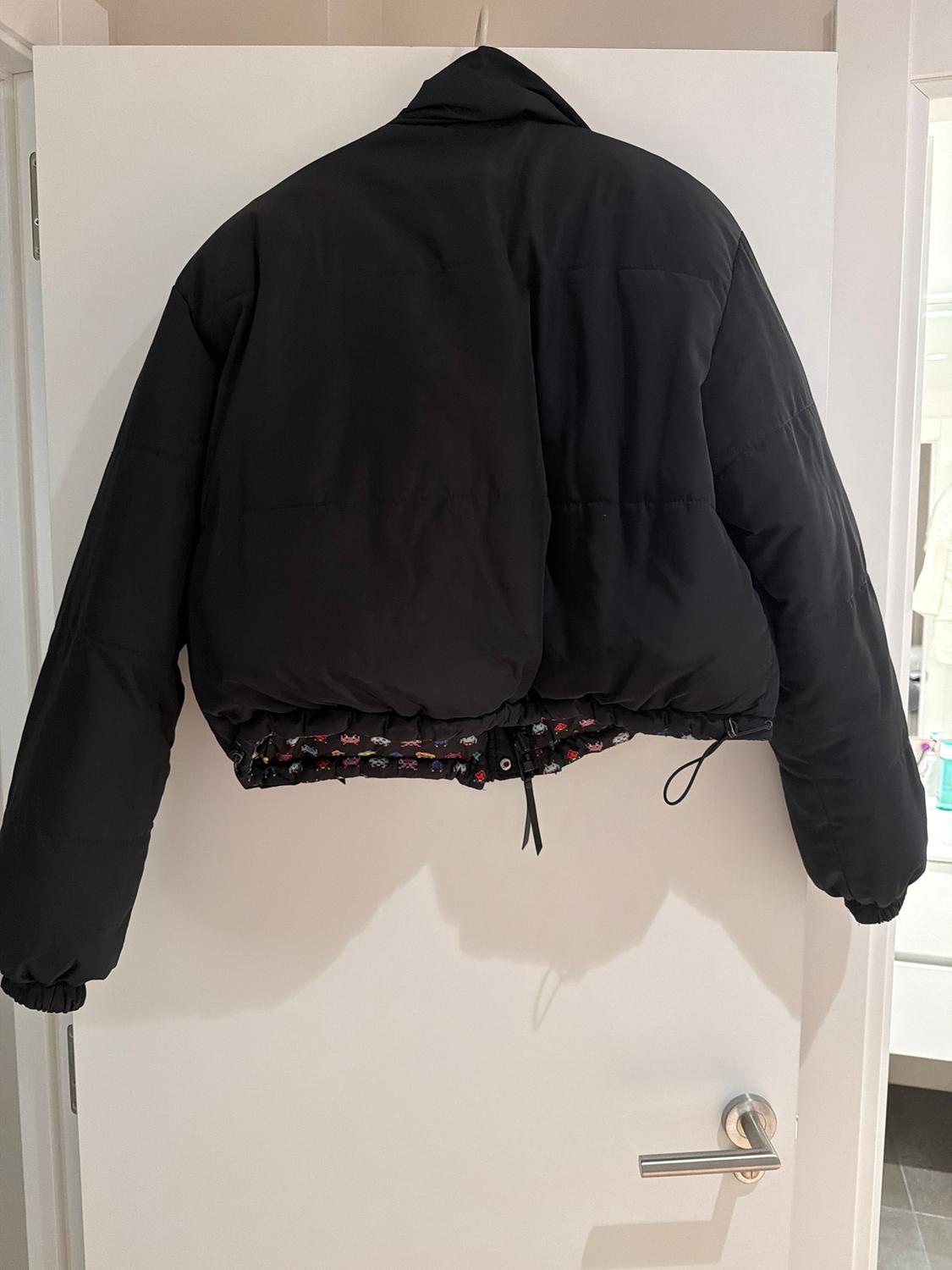 REVERSIBLE SPACE INVADERS™ PUFFER JACKET - Image 2