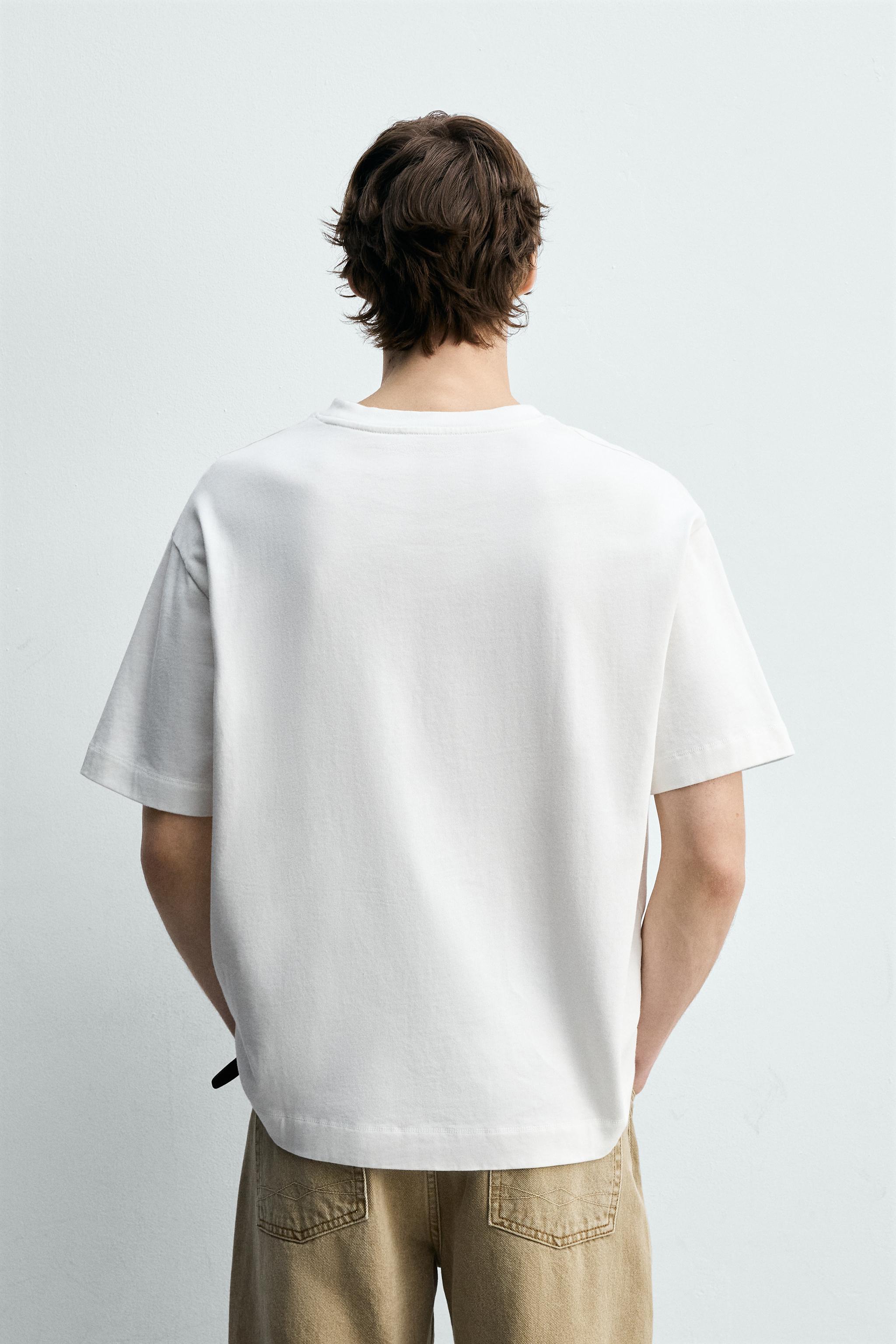 İŞLEMELİ VE BASKILI SLOGANLI T-SHIRT