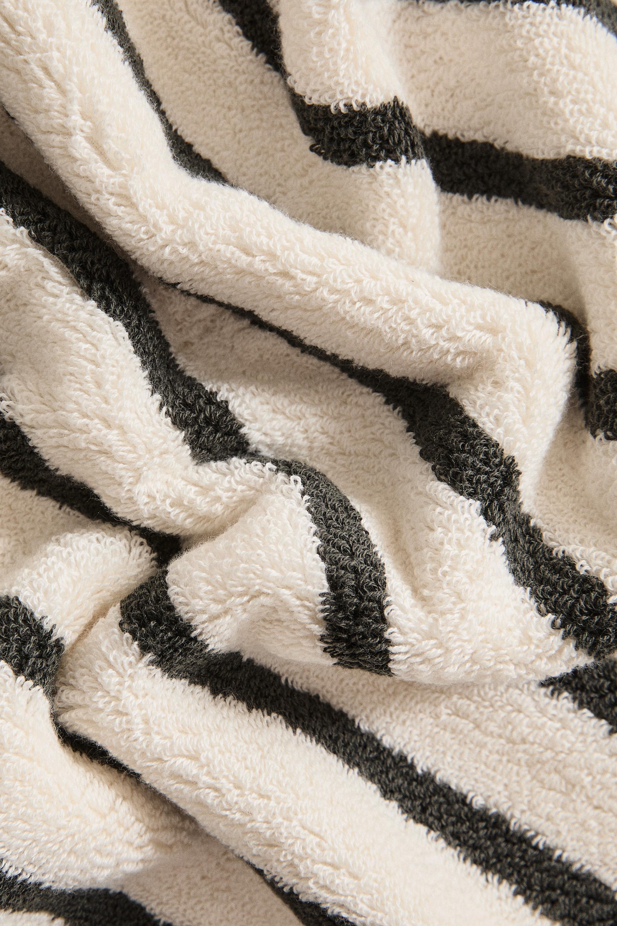 TWO-TONE STRIPED BATH TOWEL