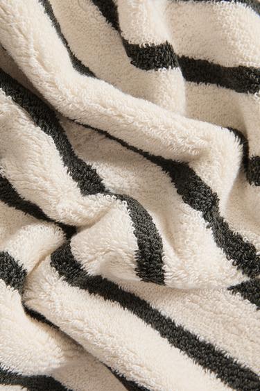COLOURED STRIPE BATH TOWEL - Dark green by Zara