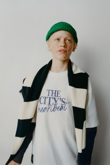 CAMISETA DOBLE MANGA CONTRASTE TEXTO - Crudo / Azul de Zara