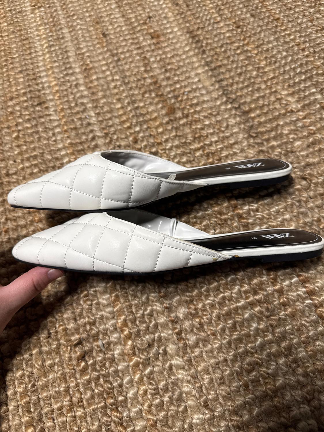 QUILTED FLATS - Image 2