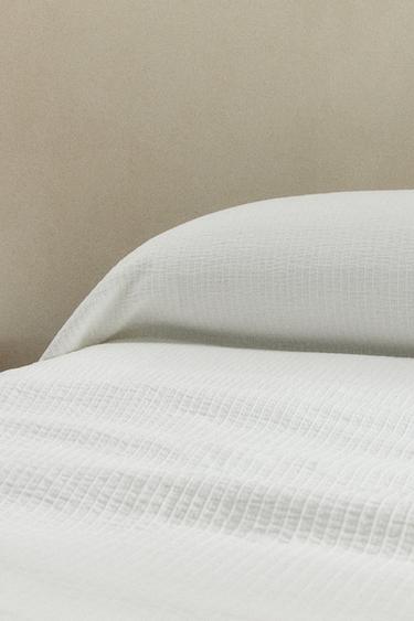 COLCHA DE CHENILLE COM TEXTURA - Branco-marfim da Zara