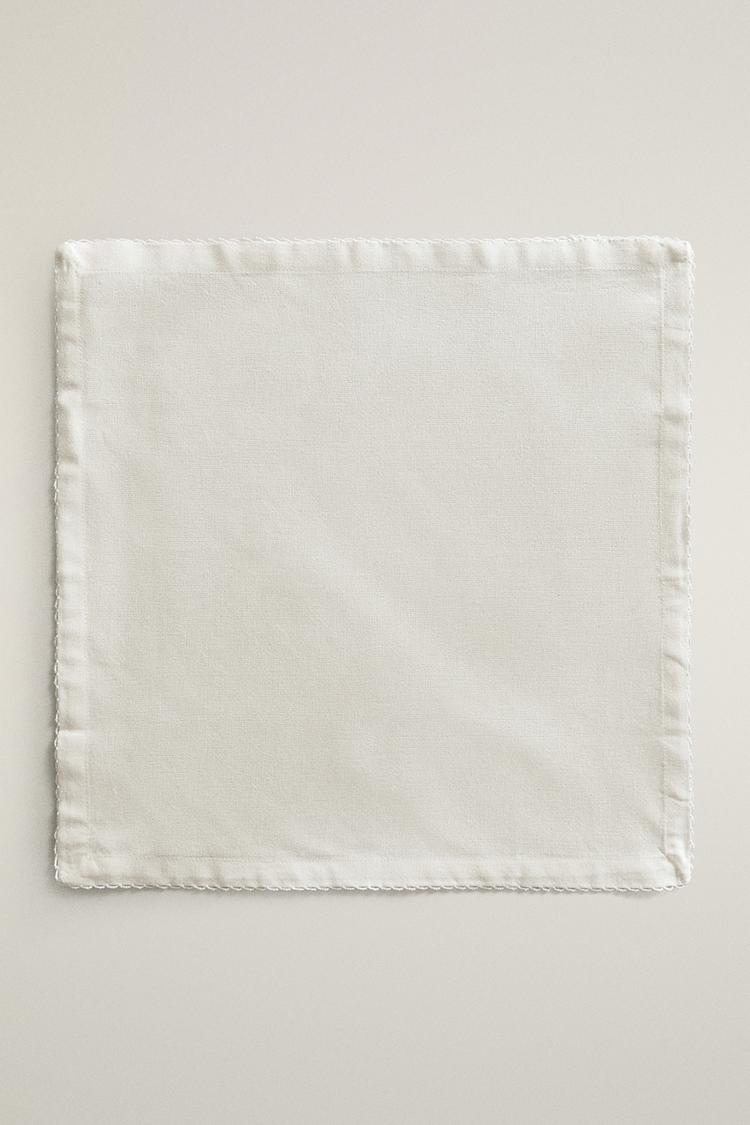 SCALLOPED NAPKIN SET (PACK OF 2) — White