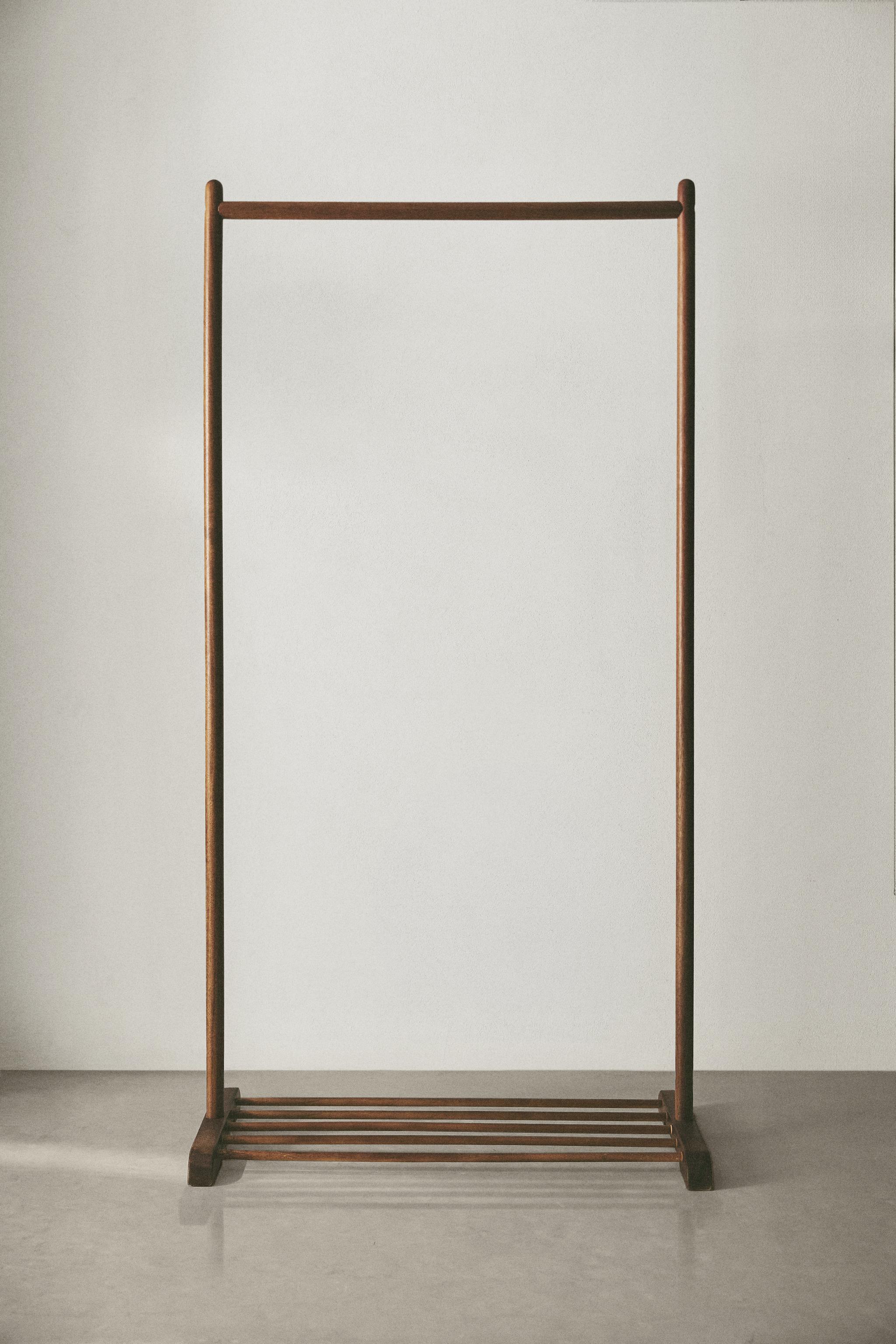 Zara  ハンガーラック WOODEN CLOTHES RACK | Zara Home United States of America
