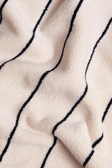 TAPIS DE BAIN RAYURES FINES - Ivoire de Zara