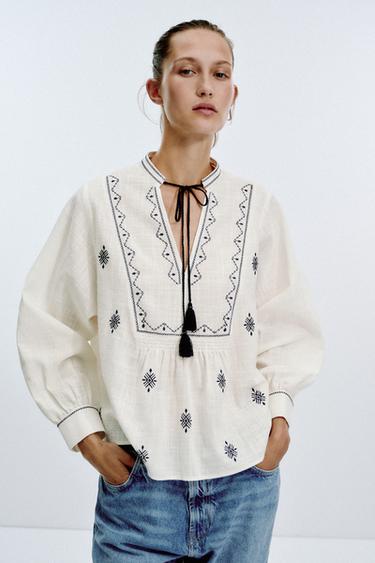 BLUSA RÚSTICA BORDADOS - Blanco / Marino de Zara