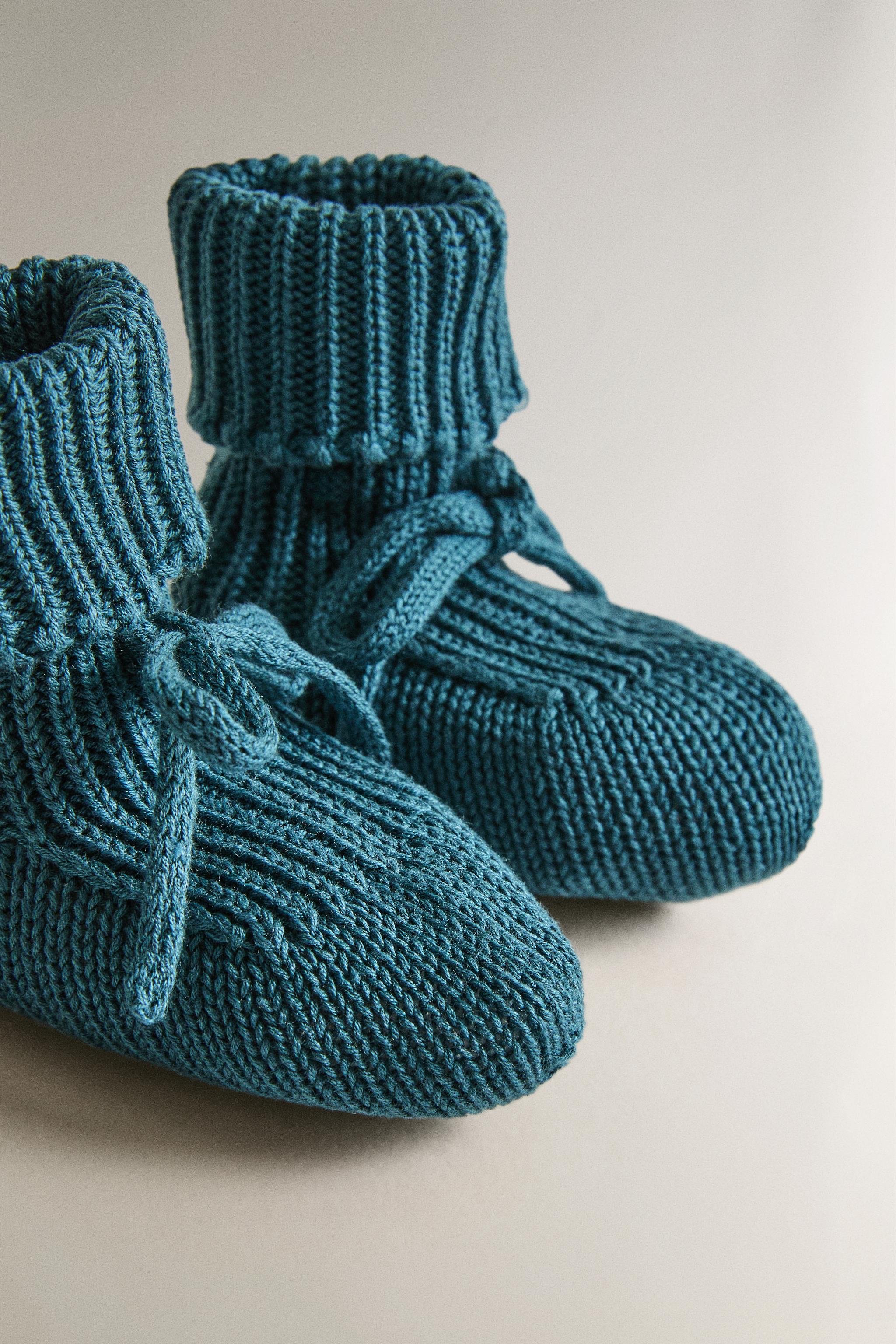 BABY KNIT BOOTIES — Blue