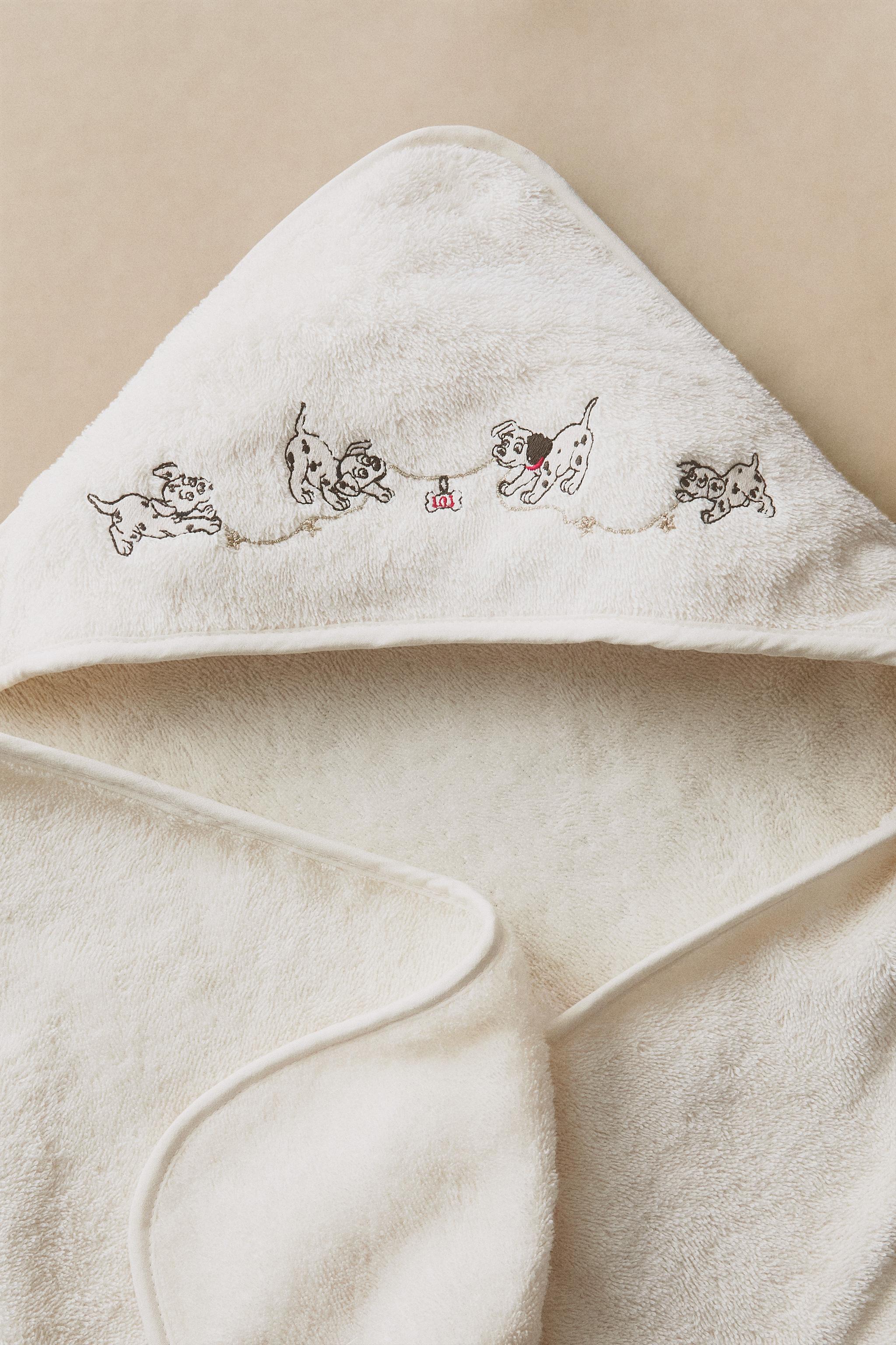 101 DALMATIANS ©DISNEY CHRISTMAS BABY BATH CAPE