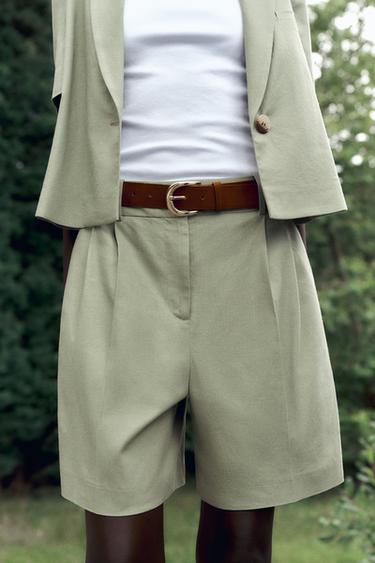 PLEATED BERMUDA SHORTS WITH LINEN BLEND AND BELT - Light khaki by Zara