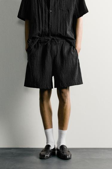 BERMUDA COUPE DÉCONTRACTÉE EN RELIEF - Noir de Zara