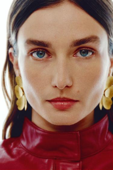 ARETES ABANICO FLOR - Dorado de Zara
