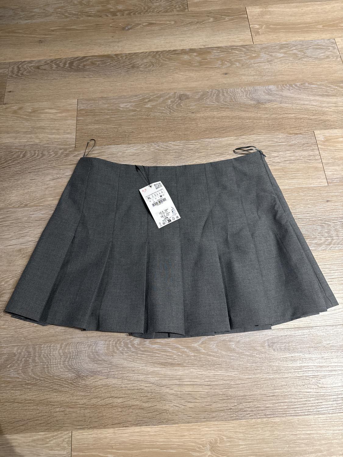 BOX PLEAT MINI SKIRT