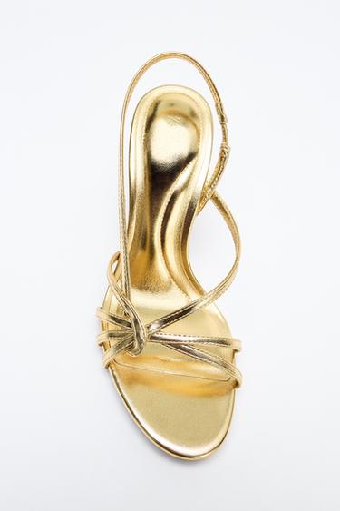 БОСОНОЖКИ НА КАБЛУКЕ С ЛАМИНИРОВАННЫМИ РЕМЕШКАМИ — Золотистый от Zara