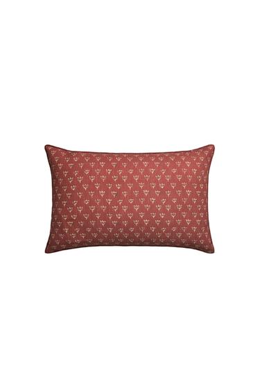STRIPED AND FLORAL CUSHION COVER - وردي الخاص بـ Zara