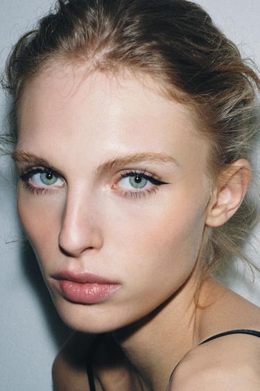 EYEDREAM EYELINER BLACK + CORRECTOR PEN - BLACK by Zara