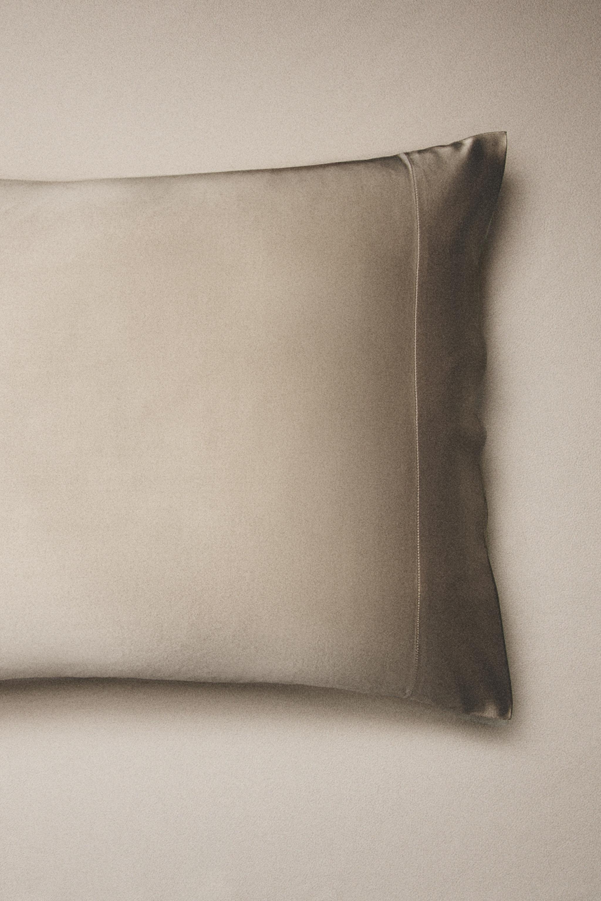 MULBERRY SILK PILLOWCASE