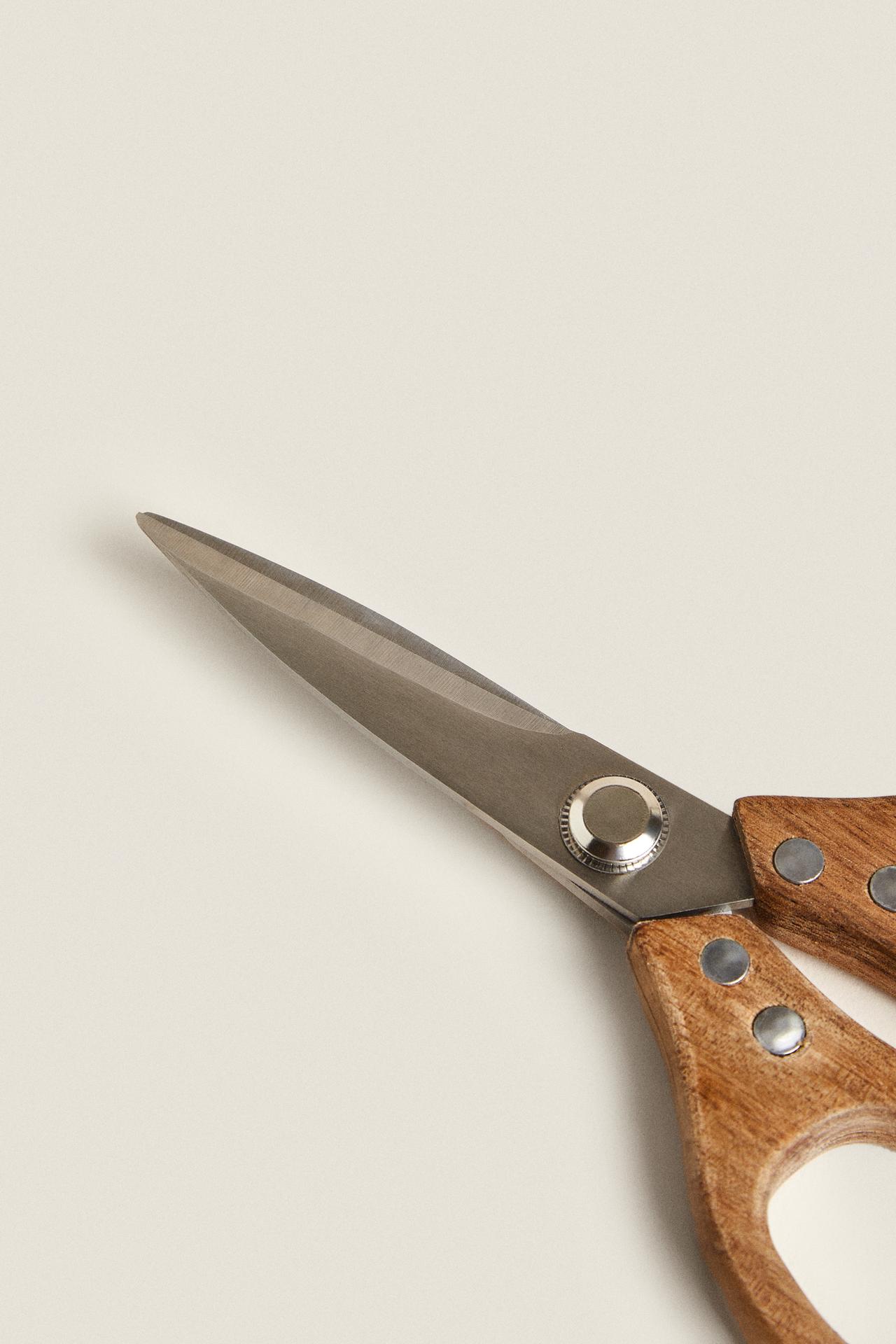 KITCHEN SCISSORS WITH WOODEN HANDLES — Light beige