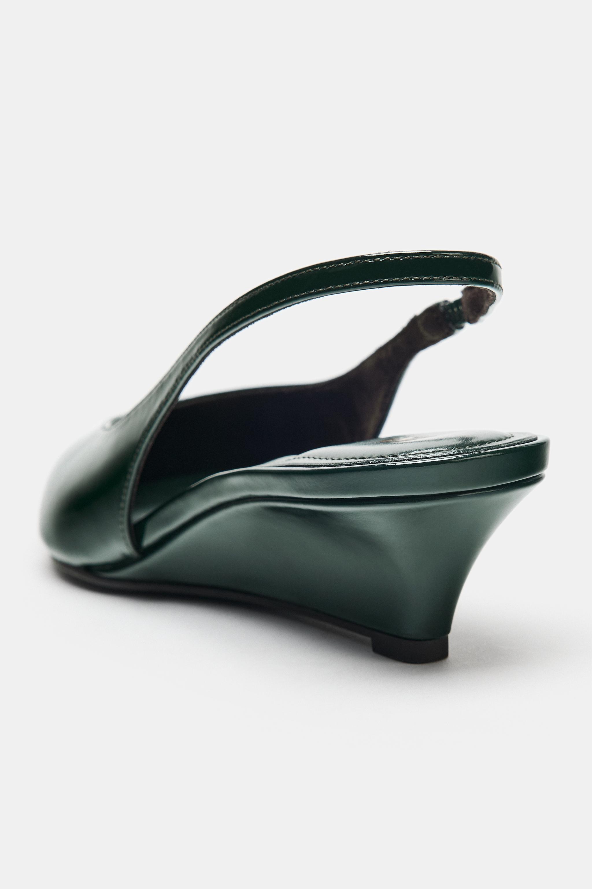 PATENT-EFFECT WEDGE SHOES