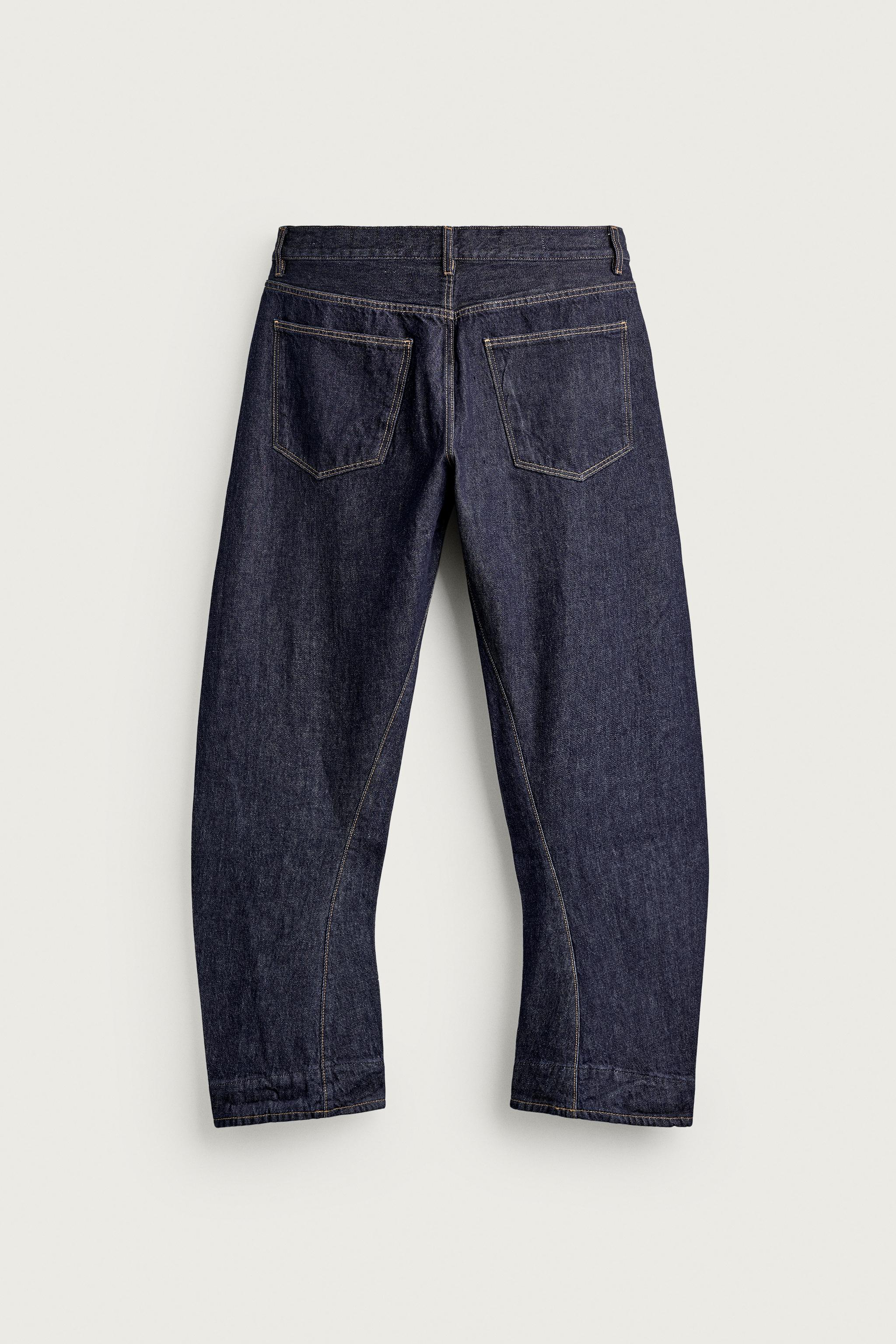 STRAIGHT-FIT JEANS WITH TWISTED SEAMS