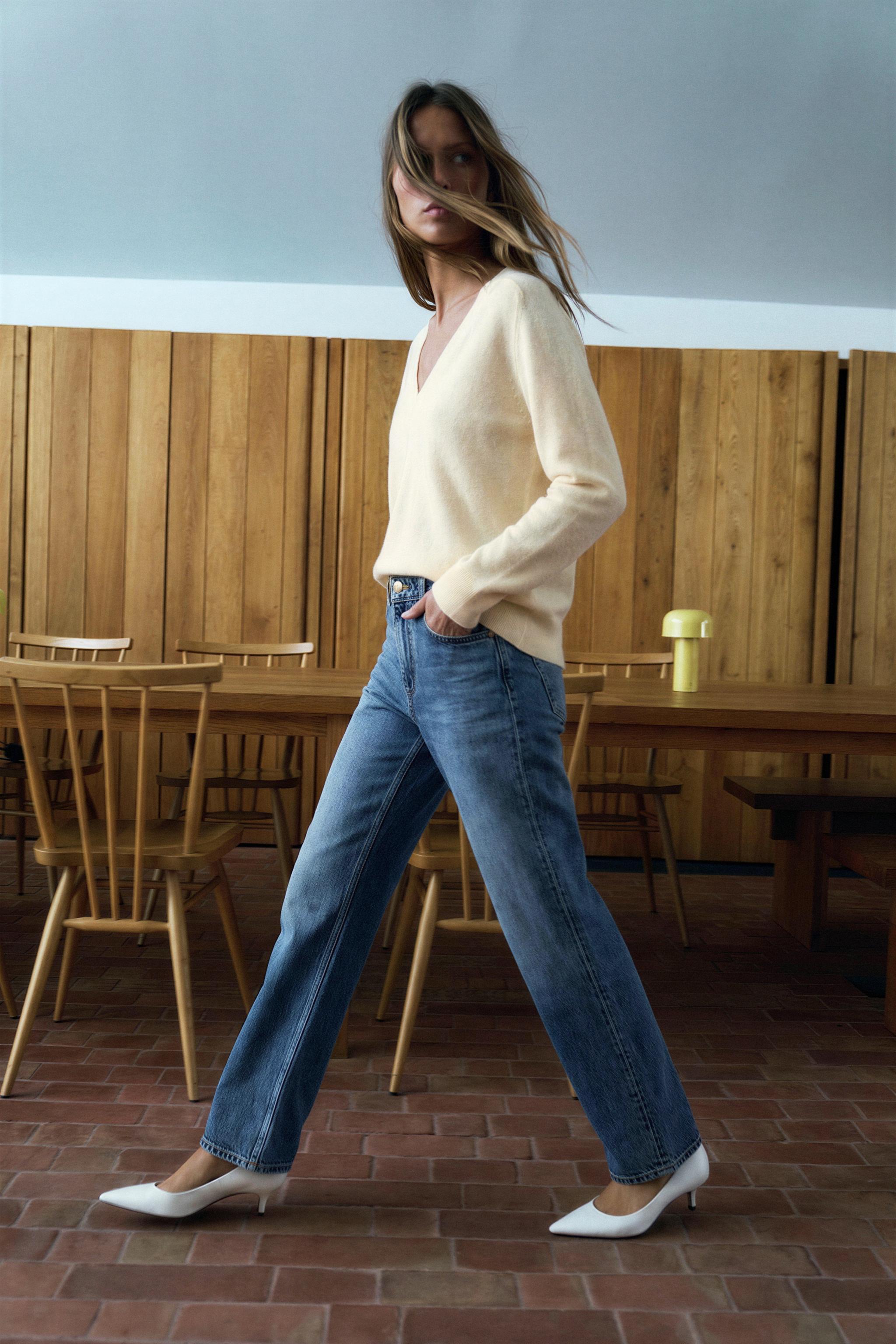 WOOL V-NECK JUMPER