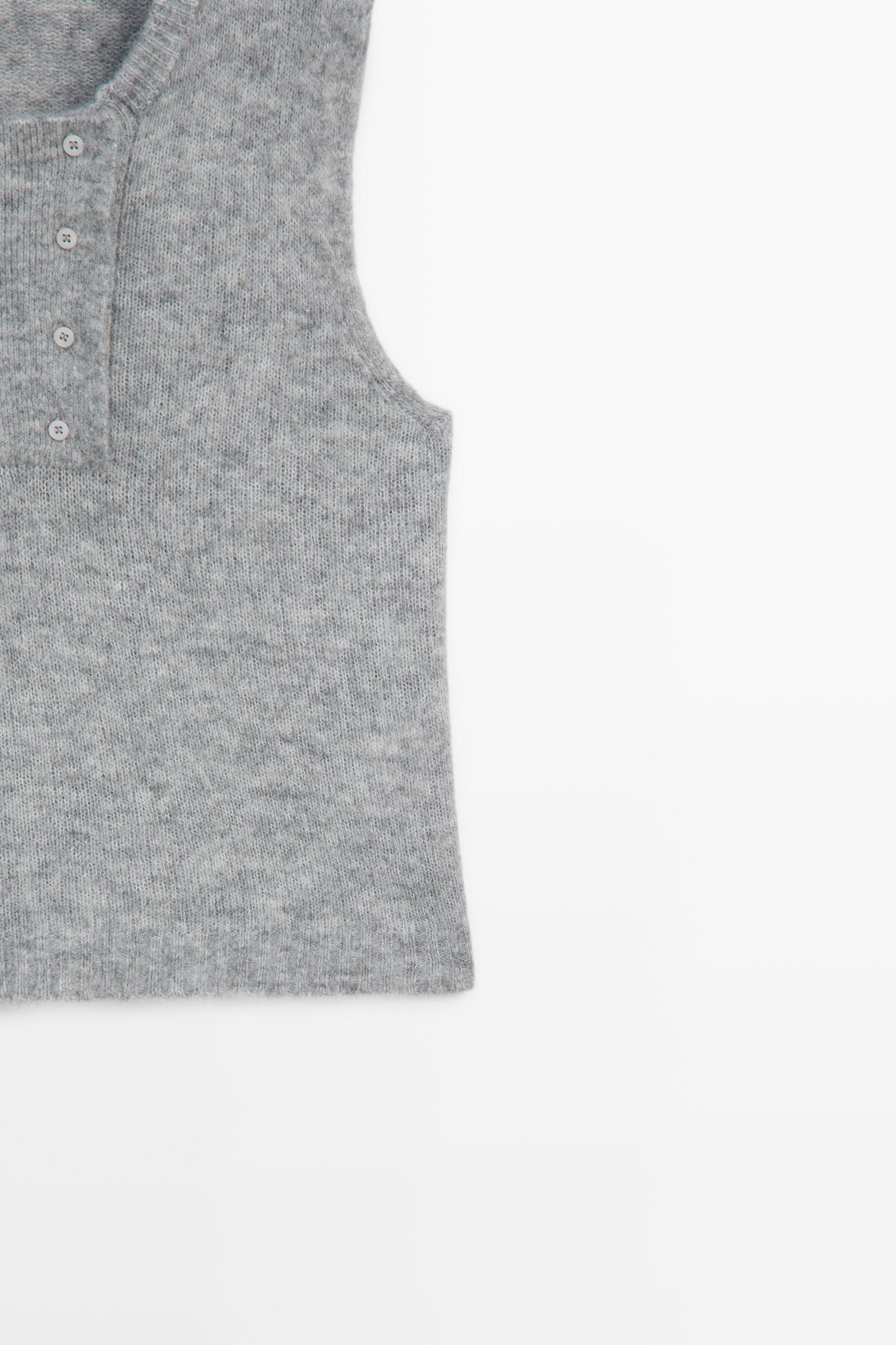 Top en maille, laine et détails boutonnés