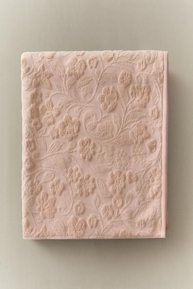FLORAL JACQUARD BATH TOWEL - Light pink by Zara