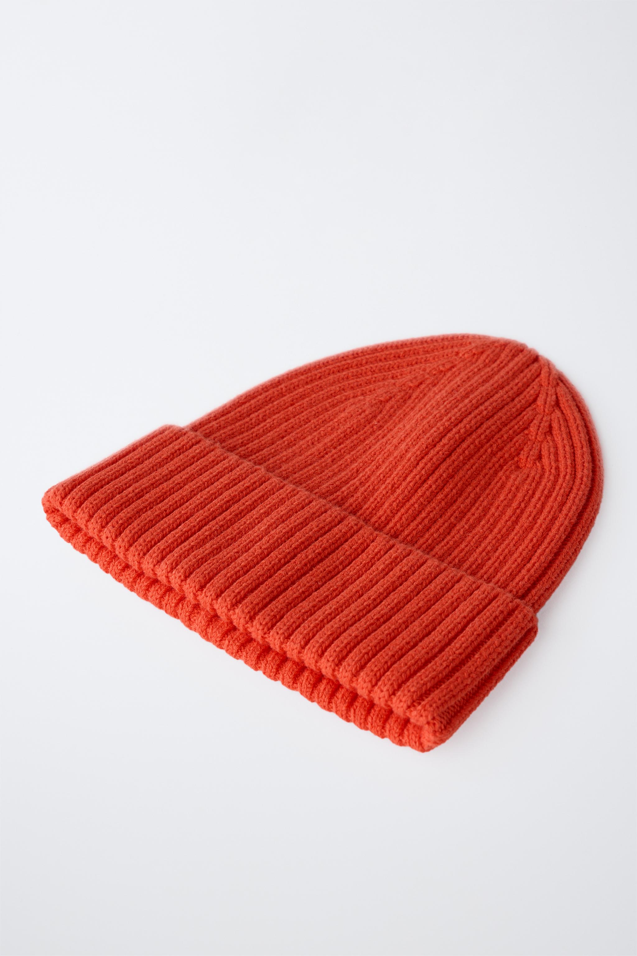 KNIT HAT — Light red