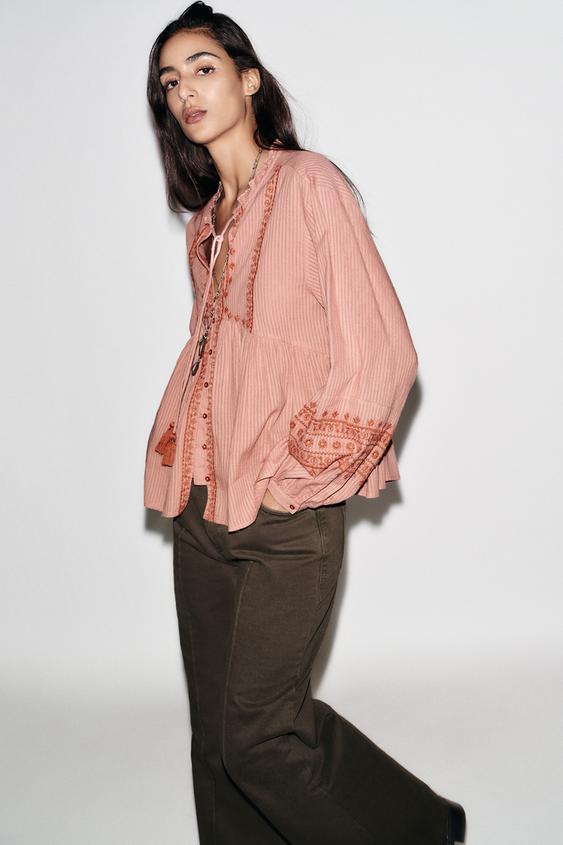 CONTRAST EMBROIDERY BLOUSE