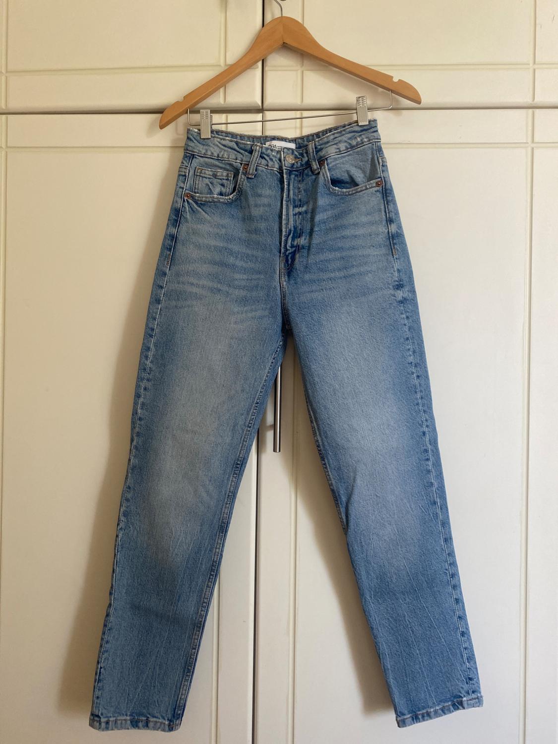 HIGH-RISE TRF MOM JEANS