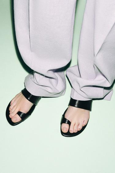 Zara LEATHER TOE-LOOP FLAT SANDALS - Black