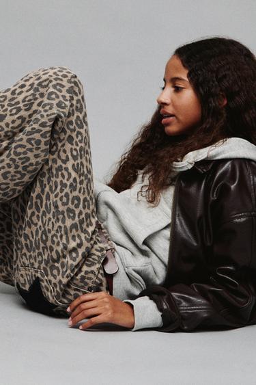 JEANS WIDE LEG ANIMAL PRINT Y ESTRELLAS  - Leopardo / Tostado de Zara