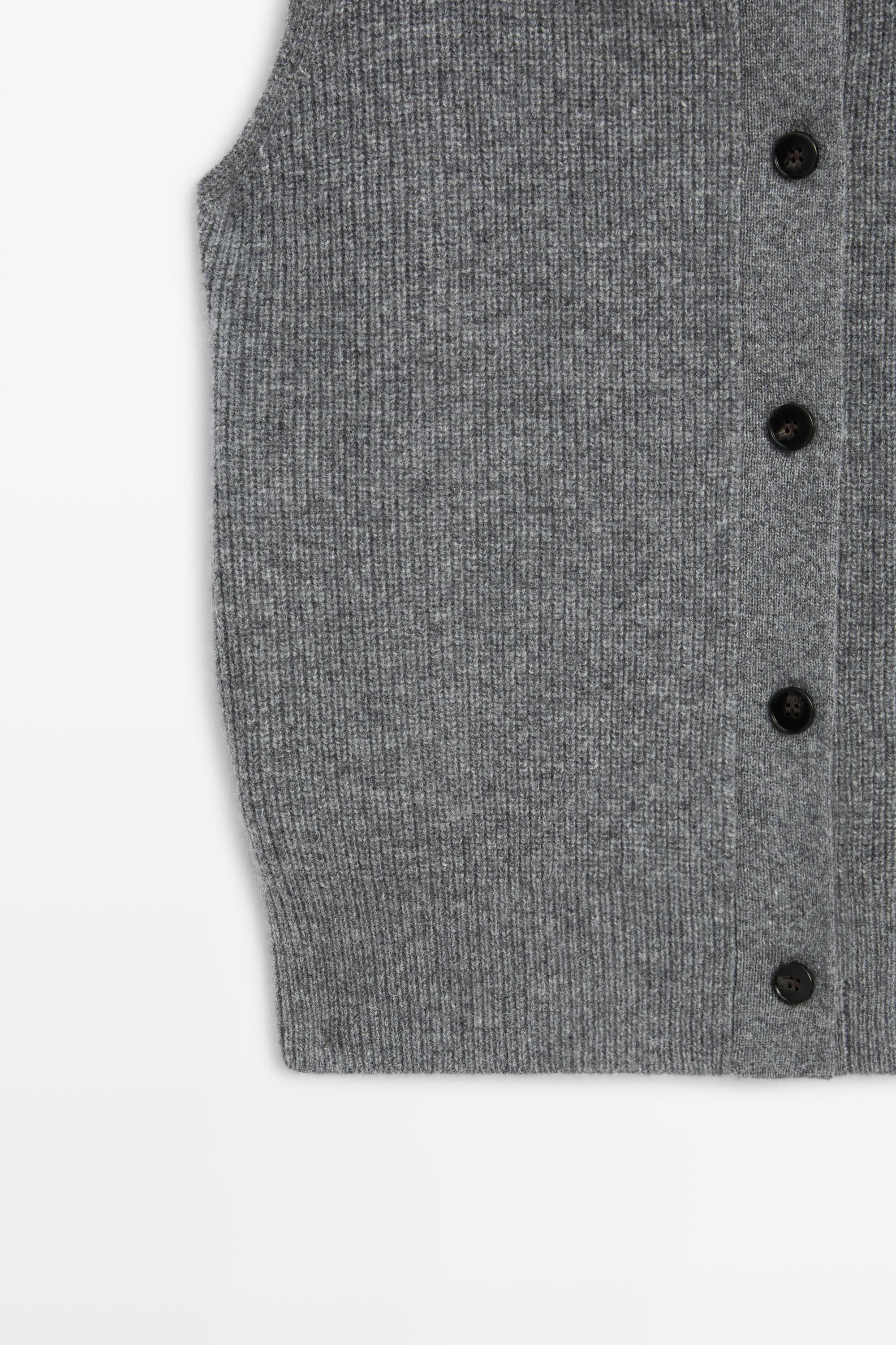 100% wool funnel neck knit vest