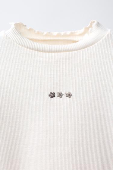RIBBED T-SHIRT WITH EMBROIDERED DETAIL - Ecru by Zara