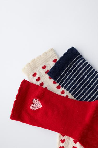 LOT DE TROIS CHAUSSETTES À RAYURES ET CŒURS - Rouge de Zara - Image 2