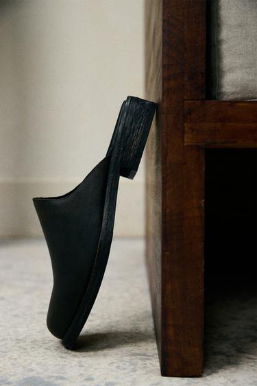 LEATHER CLOGS - Brown by Zara