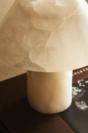 LÁMPARA MESA PEQUEÑA ALABASTRO -  de Zara